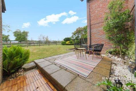 Cellar Hill, Lynsted - Rear garden