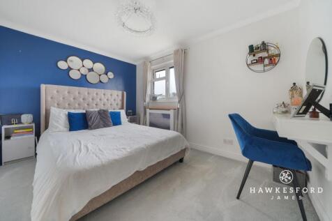 Diligent Drive, Sittingbourne - Bedroom 1