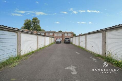 Temple Gardens, Sittingbourne - Garage