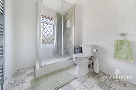 Ruins Barn Road, Sittingbourne - Shower room