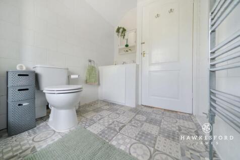 Ruins Barn Road, Sittingbourne - Shower room