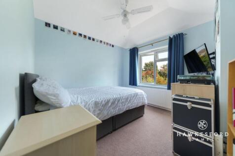 Ruins Barn Road, Sittingbourne - Bedroom 3