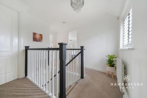 Sharfleet Crescent, Iwade - Landing