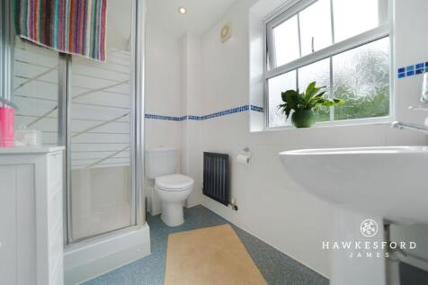 Holly Drive, Minster on Sea - Bedroom 1 en-suite