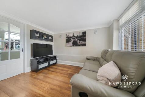 Peregrine Drive, Sittingbourne - Family room