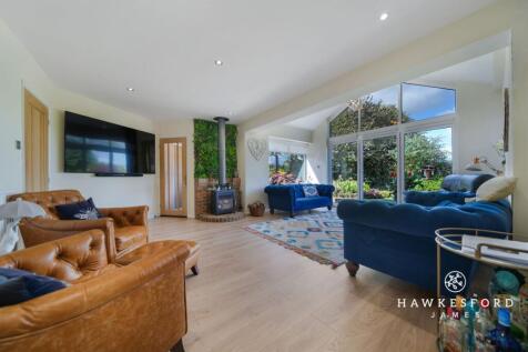 Woodside Gardens - Family Room