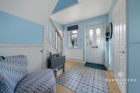 Woodside Gardens - Entrance Hallway