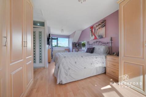 Woodside Gardens - Bedroom 1