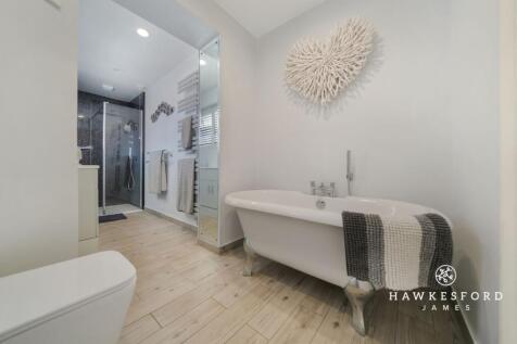 Woodside Gardens - Bathroom