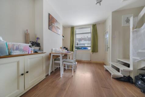 Gibson Street, Sittingbourne - Lounge