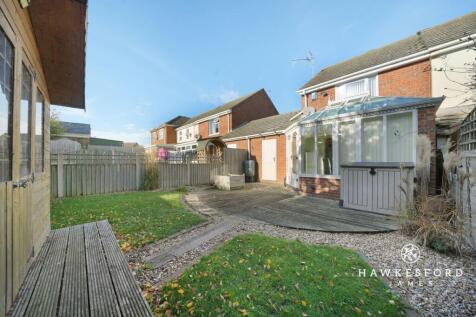 Wadham Place, Sittingbourne - Garden