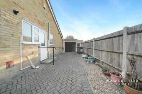 Auckland Drive, Sittingbourne - Garage &amp; driveway