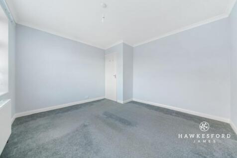 Warwick Crescent, Sittingbourne - Bedroom 1