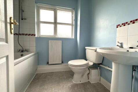Kingfisher Close - Bathroom