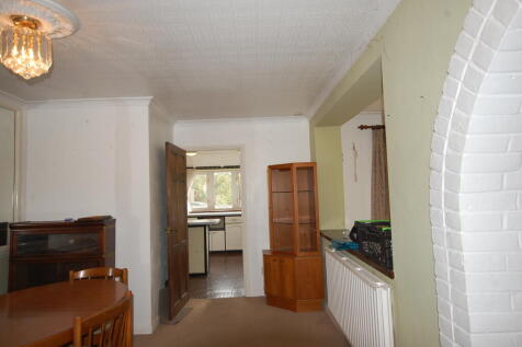 DiningRoom to Kitchen