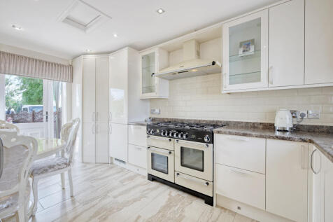 Kitchen/Dining Area