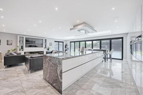 Kitchen Family Room