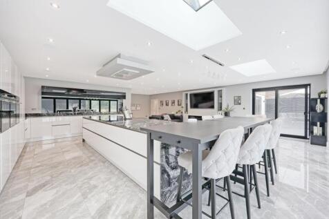 Kitchen Family Room