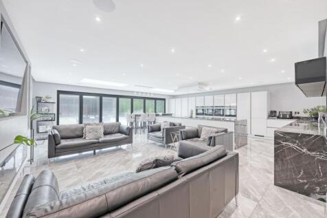 Kitchen Family Room