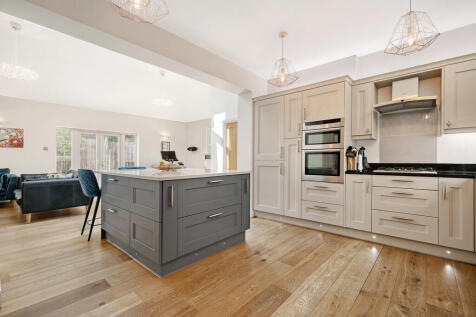 Fitted Kitchen