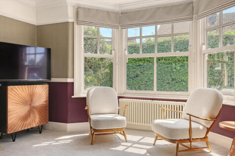 Bay Window to formal lounge