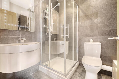 En-Suite to Master Bedroom