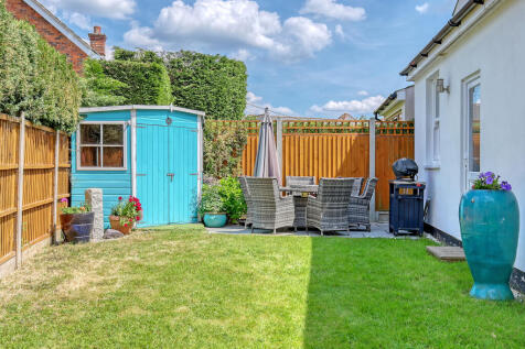 Rear Garden Dining Area