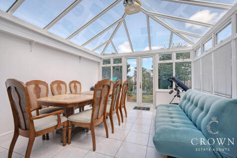 Conservatory/Dining Room to The Rear Garden Aspect