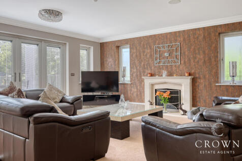 Second Formal Lounge to the Rear Aspect