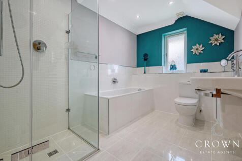 En-Suite to Bedroom Four