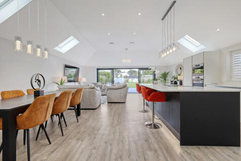 Kitchen/Dining Area