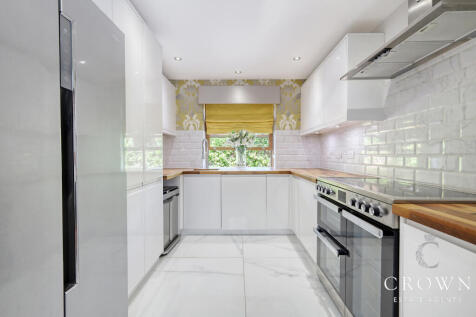 Seperate Utility Room with Kitchen Facilities 