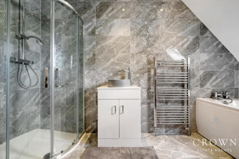 En-suite to Bedroom Two