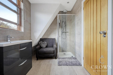 En-suite to Bedroom Four