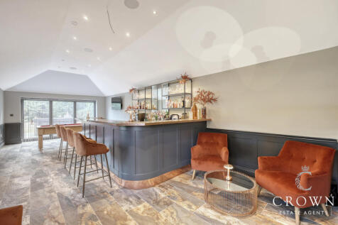 Seperate Bar/Games Room