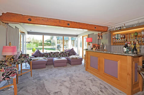 Second Lounge/Cinema Room