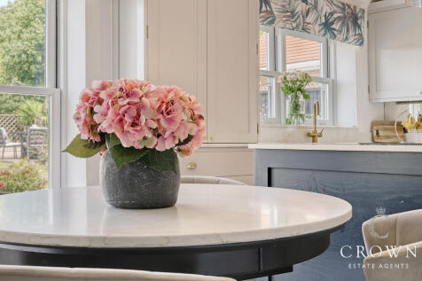 Kitchen Dining Area