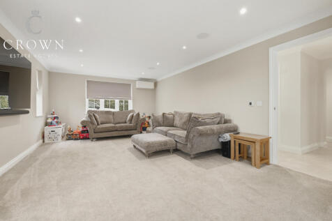 Formal Lounge