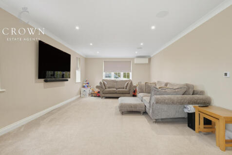 Formal Lounge