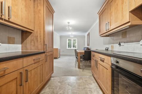 Kitchen/Dining /Lounge Area
