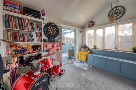 8 Mallory Close-18.jpg