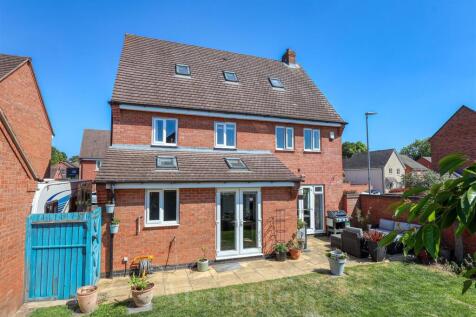 43 Oaklands Way New EXT-3.jpg