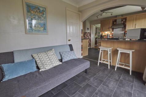 Kitchen &amp; Family Room