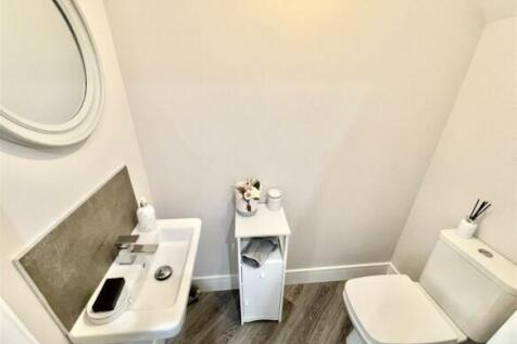 Cloakroom/wc