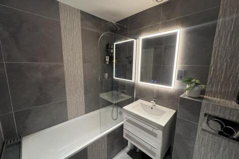 Bathroom 1.jpg