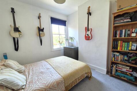 Bed 2.jpg