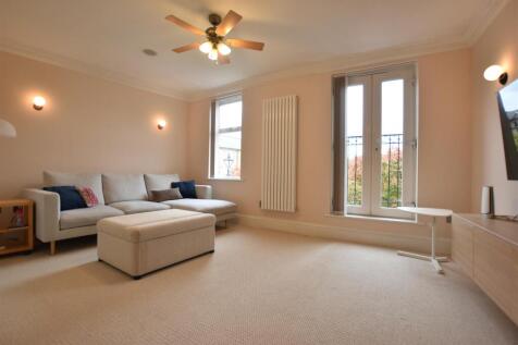 Living room 1.JPG