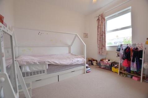 Bed 4.JPG