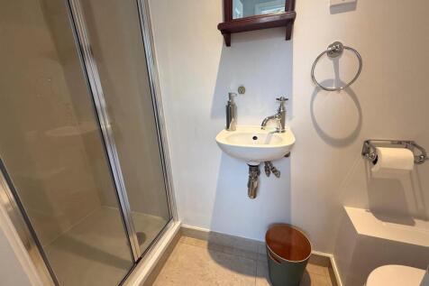 bathroom 2.jpg