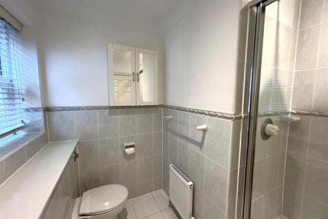 ensuite.jpg